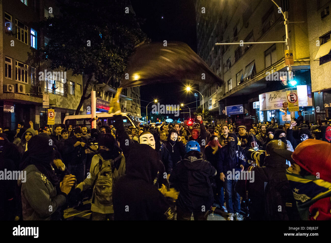 Blocchi di colore nero in segno di protesta durante la visita di Papa Francesco a Rio de Janeiro in Brasile Foto Stock