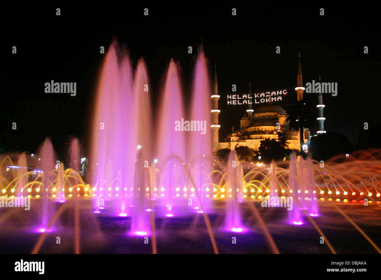 Storica Moschea Blu è stato preparato con le luci per il mese del Ramadan in Istanbul , Turchia Foto Stock