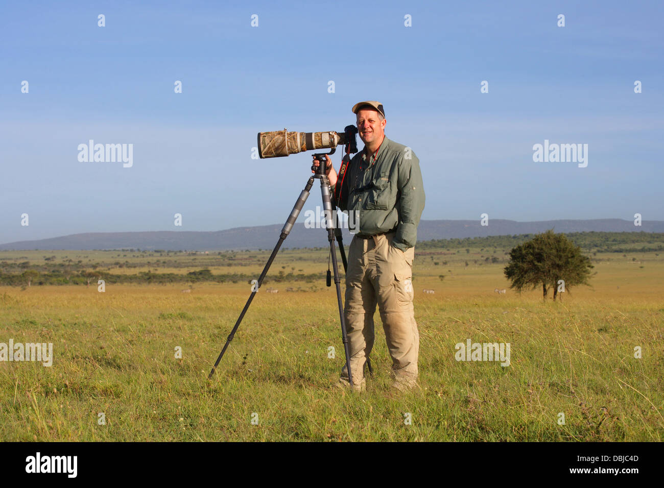 Fotografo di natura Wayne Hughes lavora nell'Ol Kinyei Conservancy vicino al Masi Mara. Kenya, Africa. Foto Stock