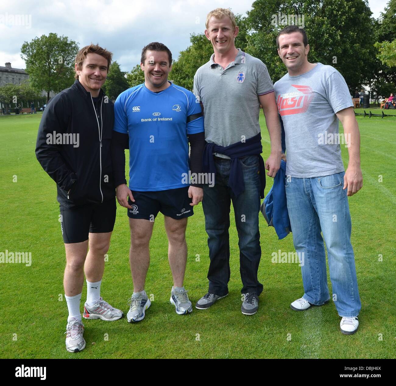 Eoin Reddan, John Fogarty, Leo Cullen Shane Jennings Mick Galway e altri giocatori di rugby giocato in 'Munster Rugby Fundraising ciclo' presso il Trinity College di Dublino, Irlanda - 21.06.11 Foto Stock