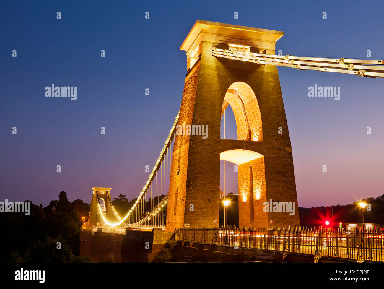Il ponte sospeso di Clifton illuminata di notte tramonto Clifton Down Bristol Avon England Regno Unito GB EU Europe Foto Stock