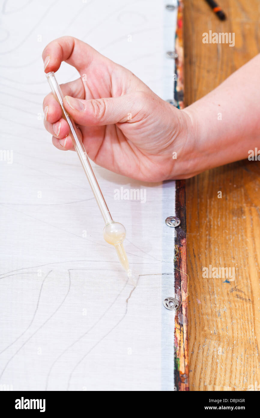Resistere a contorno disegno su tela per il freddo pittura batik Foto Stock