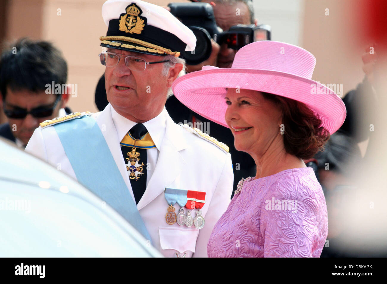 H.M. Carl XVI Gustaf Re di Svezia e della Regina Silvia cerimonia religiosa delle nozze reali del Principe Alberto II di Monaco a Charlene Wittstock nel cortile principale al Palazzo del Principe di Monte Carlo, Monaco - 02.07.11 Foto Stock