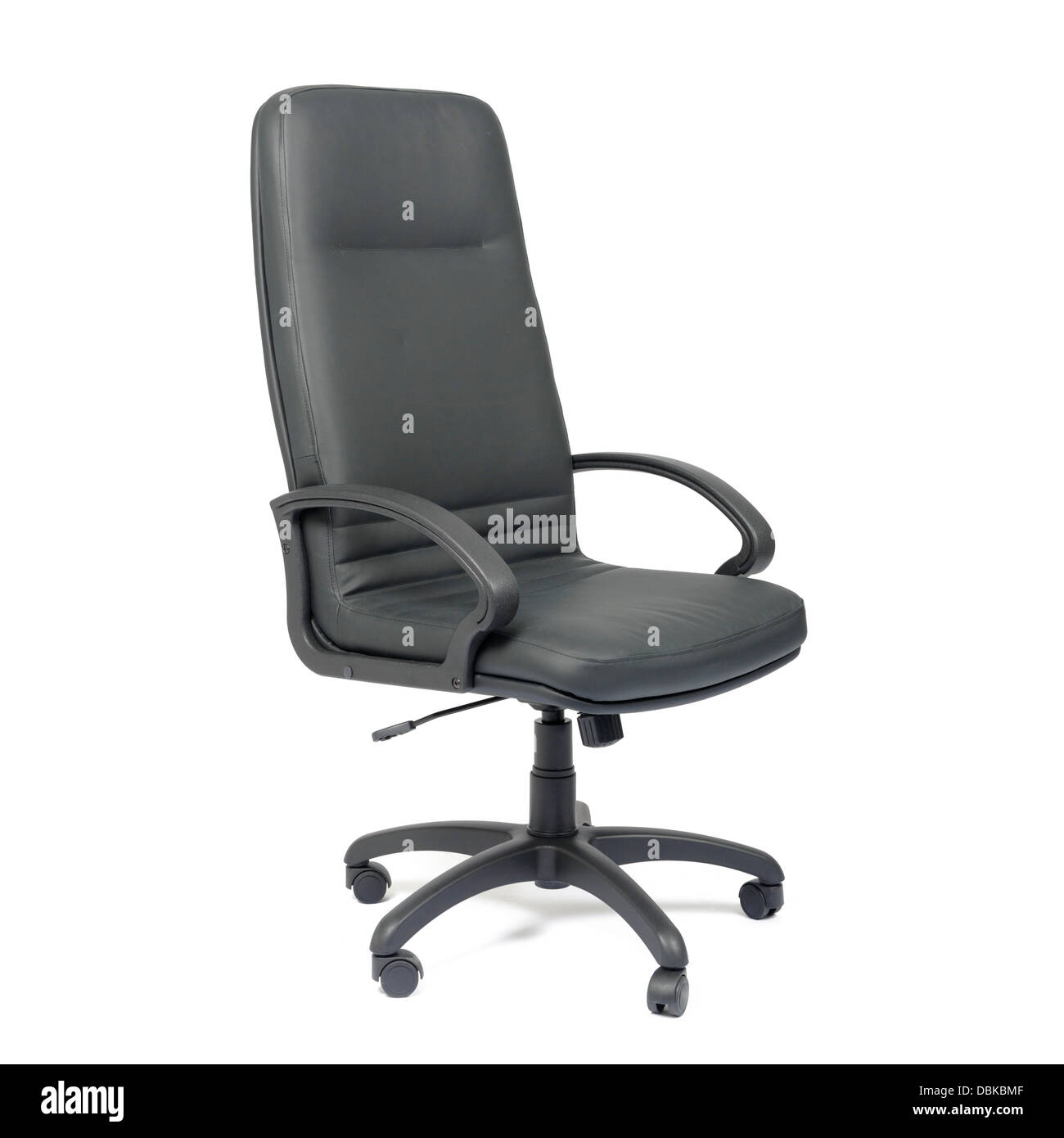 In cuoio nero sedia ufficio ritagliare isolati su sfondo bianco Foto Stock