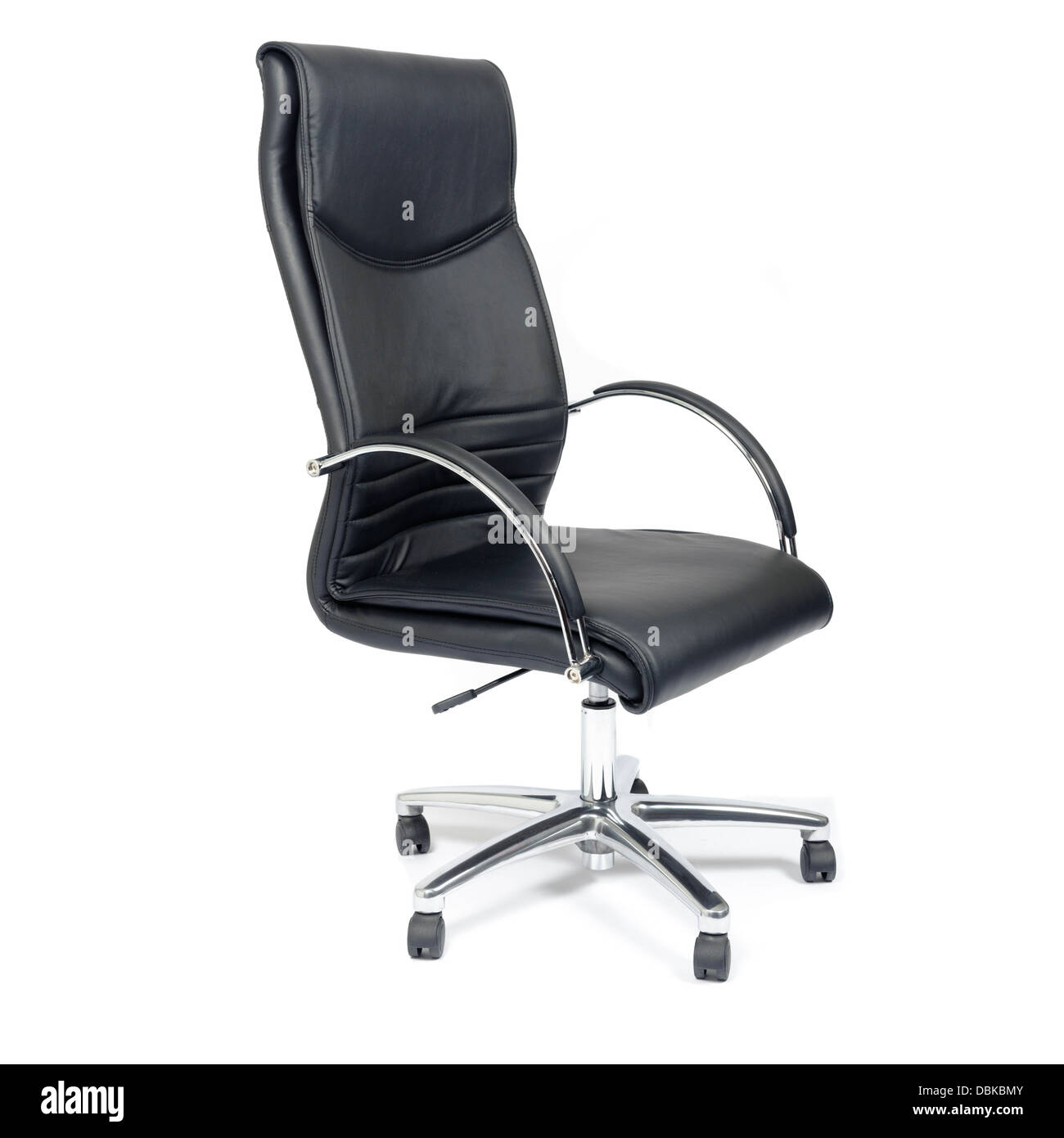 In cuoio nero sedia ufficio ritagliare isolati su sfondo bianco Foto Stock