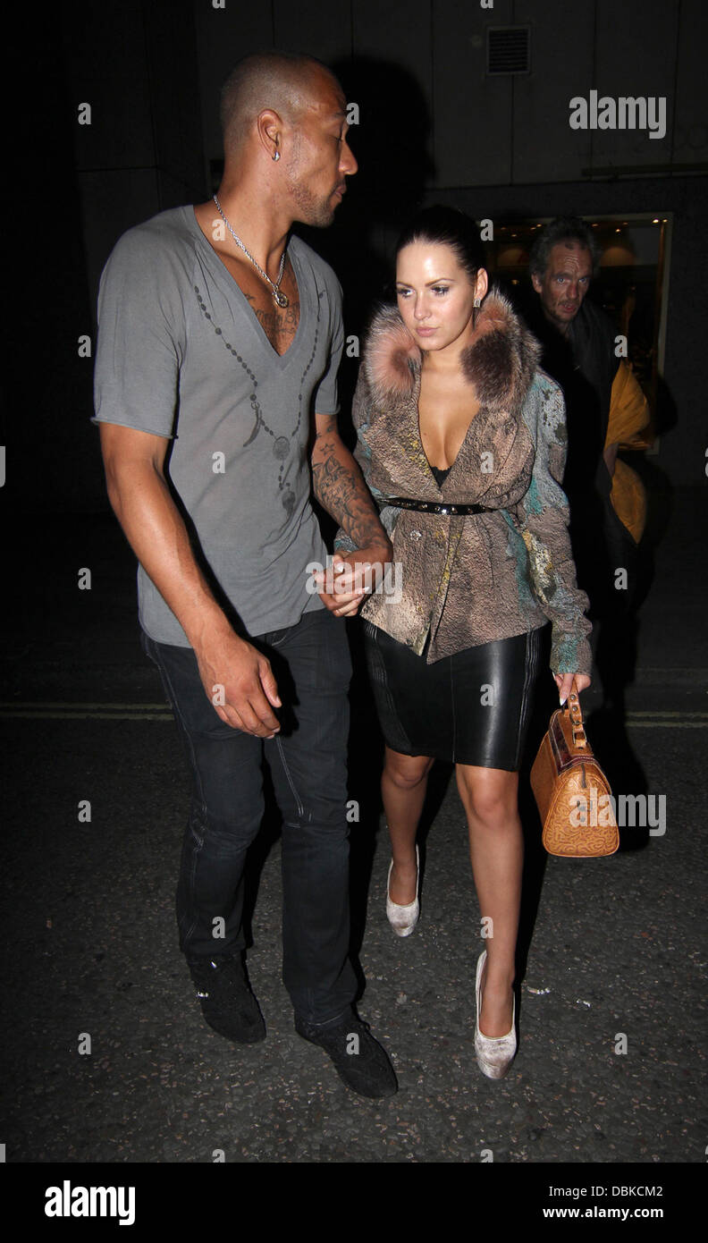 John Carew lascia il Whisky Mist club con un compagno di sesso femminile di Londra - Inghilterra - 03.07.11 Foto Stock