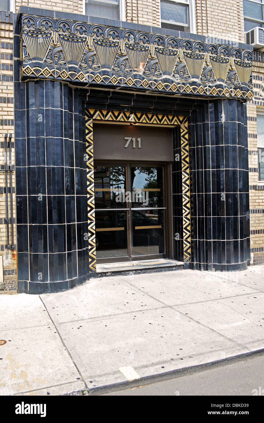 Edificio a 711 Brightwater corte nella spiaggia di Brighton sezione di Brooklyn a New York con art deco progettato esterno Foto Stock