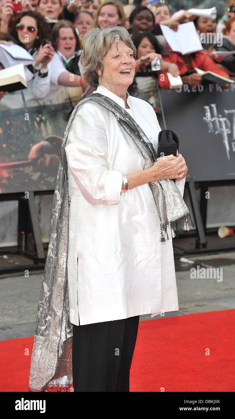 Dame Maggie Smith Harry Potter ed il Deathly Hallows: Parte 2 - world premiere del film trattenuto su Trafalgar Square - Arrivi. Londra, Inghilterra - 07.07.11 Foto Stock