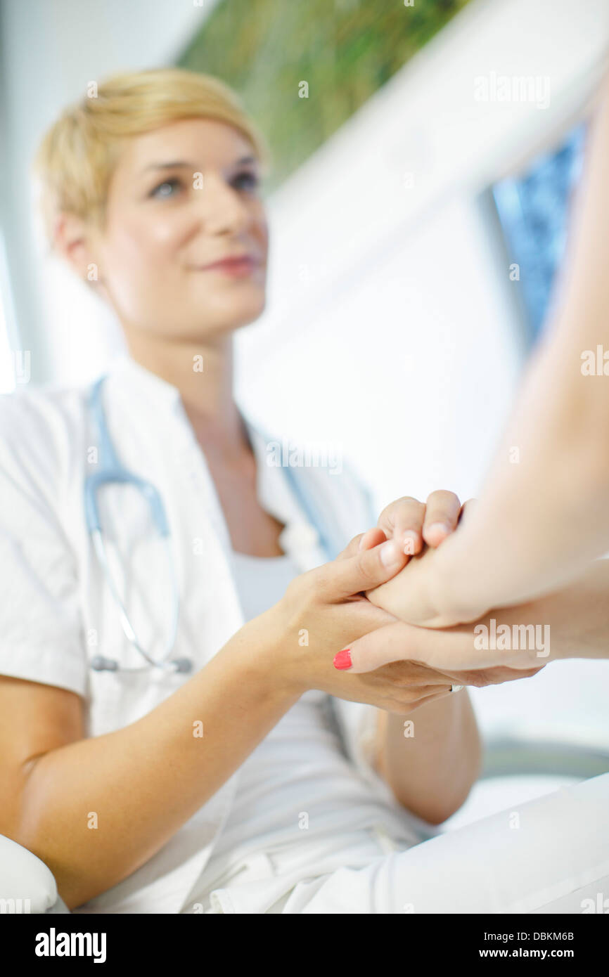 Persona in consultazione Foto Stock