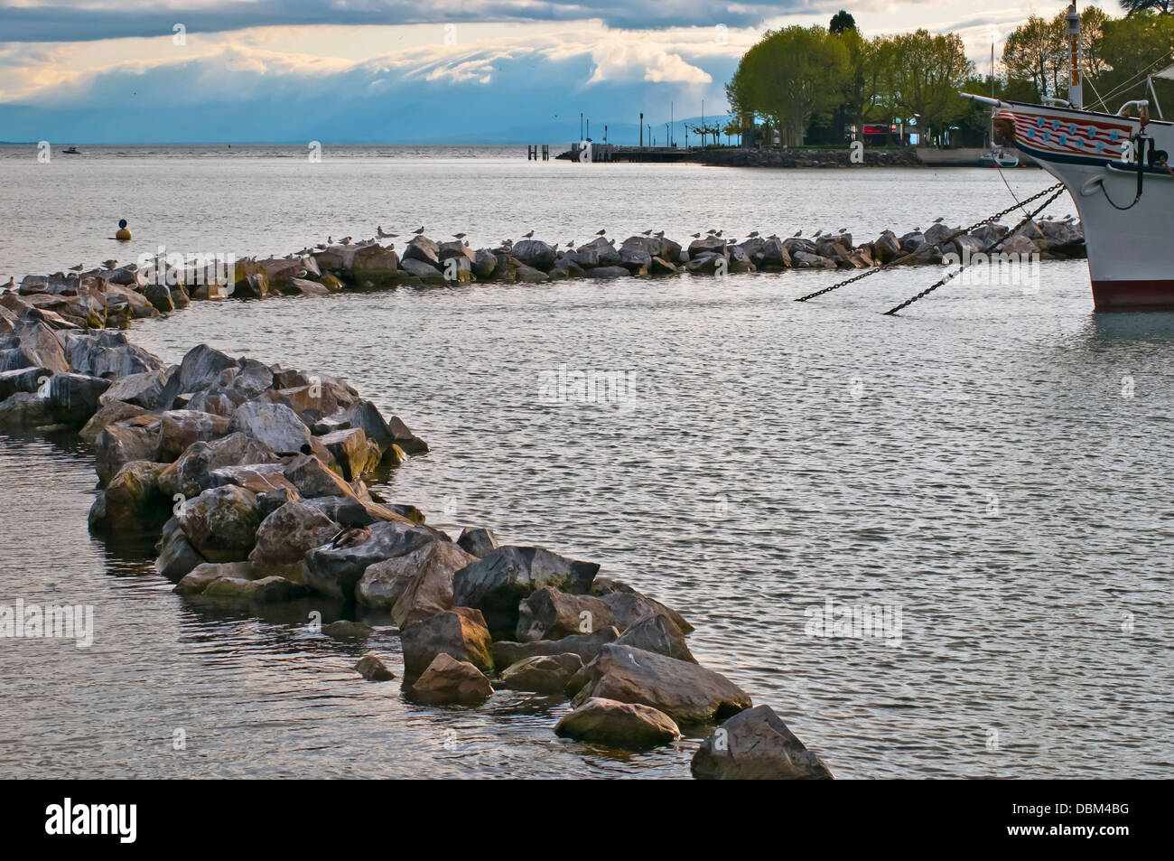 Stone Ridge vicino al molo, il lago di Ginevra o il Lago di Ginevra, a Losanna, Svizzera, Europa occidentale Foto Stock