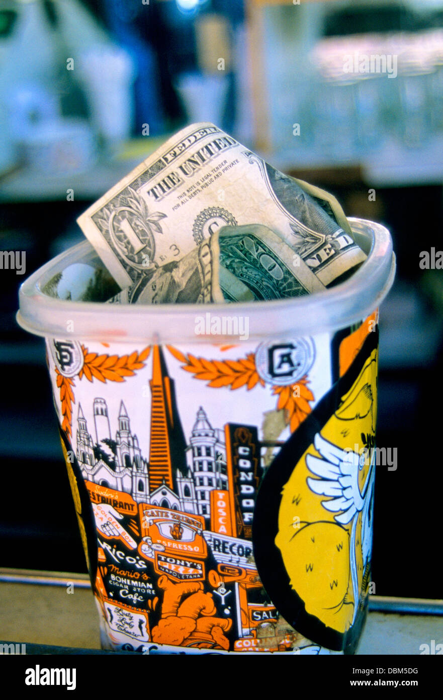 Chiusura del vaso di punta farcite con denaro presso il cafe trieste in North Beach San francisco Foto Stock