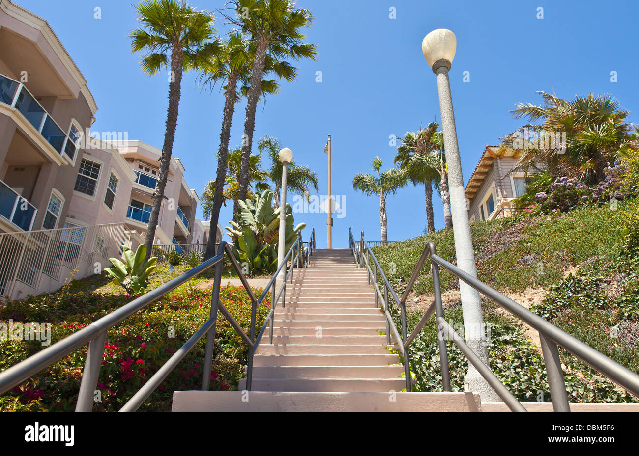 Scale alti e condomini a Long Beach in California Foto Stock