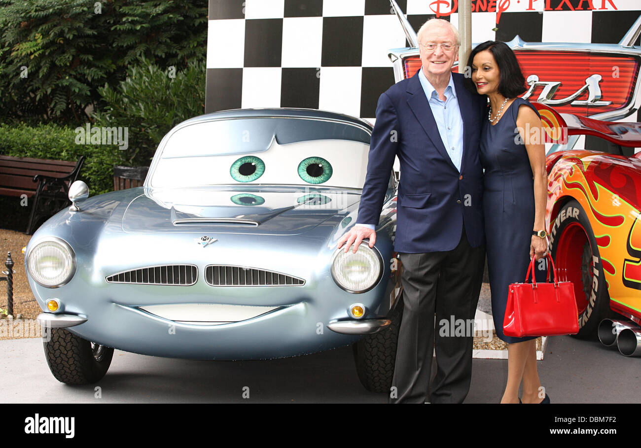 Michael Caine e Shakira Caine Cars 2 Premiere detenute a Whitehall Gardens Londra Inghilterra - 17.07.11 Foto Stock