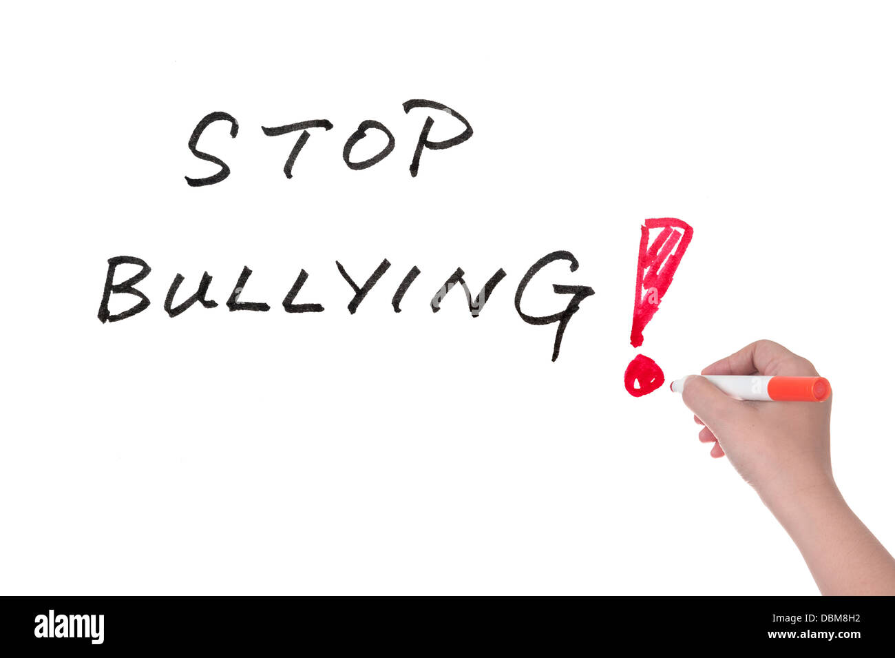 Arrestare il bullismo parole scritte sulla lavagna bianca Foto Stock