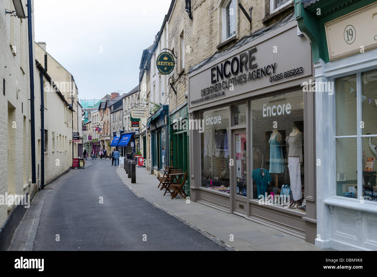 Negozi in Black Jack Street in Cirencester Foto Stock