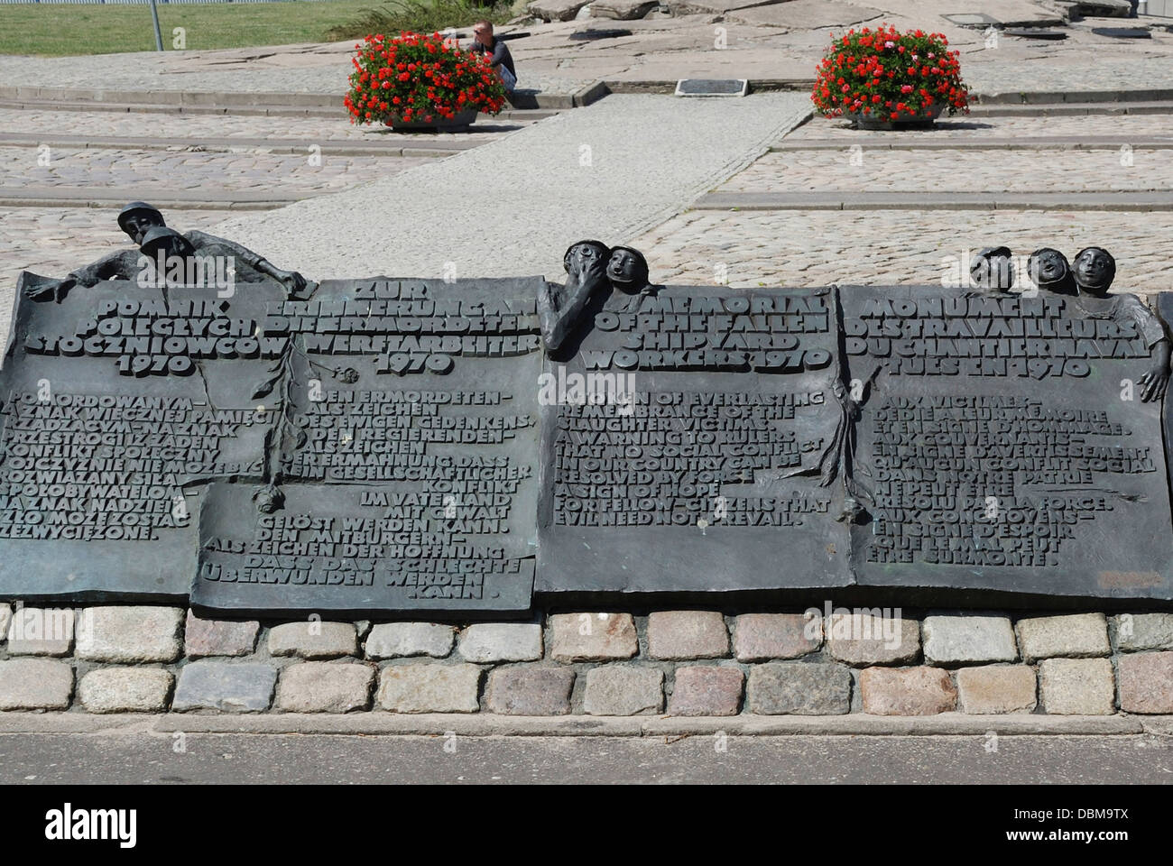 Memoriale per i lavoratori uccisi presso il cantiere navale di sollevazione dei lavoratori nella piazza di fronte al Cantiere di Danzica. Foto Stock