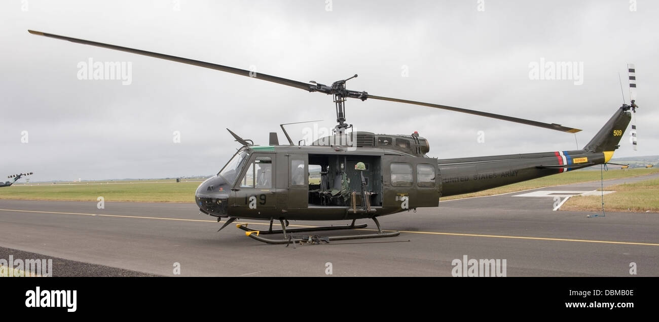 Huey elicottero durante la visualizzazione statica a RNAS Culdrose giorno dell'aria (c) Bob Sharples/Alamy Foto Stock