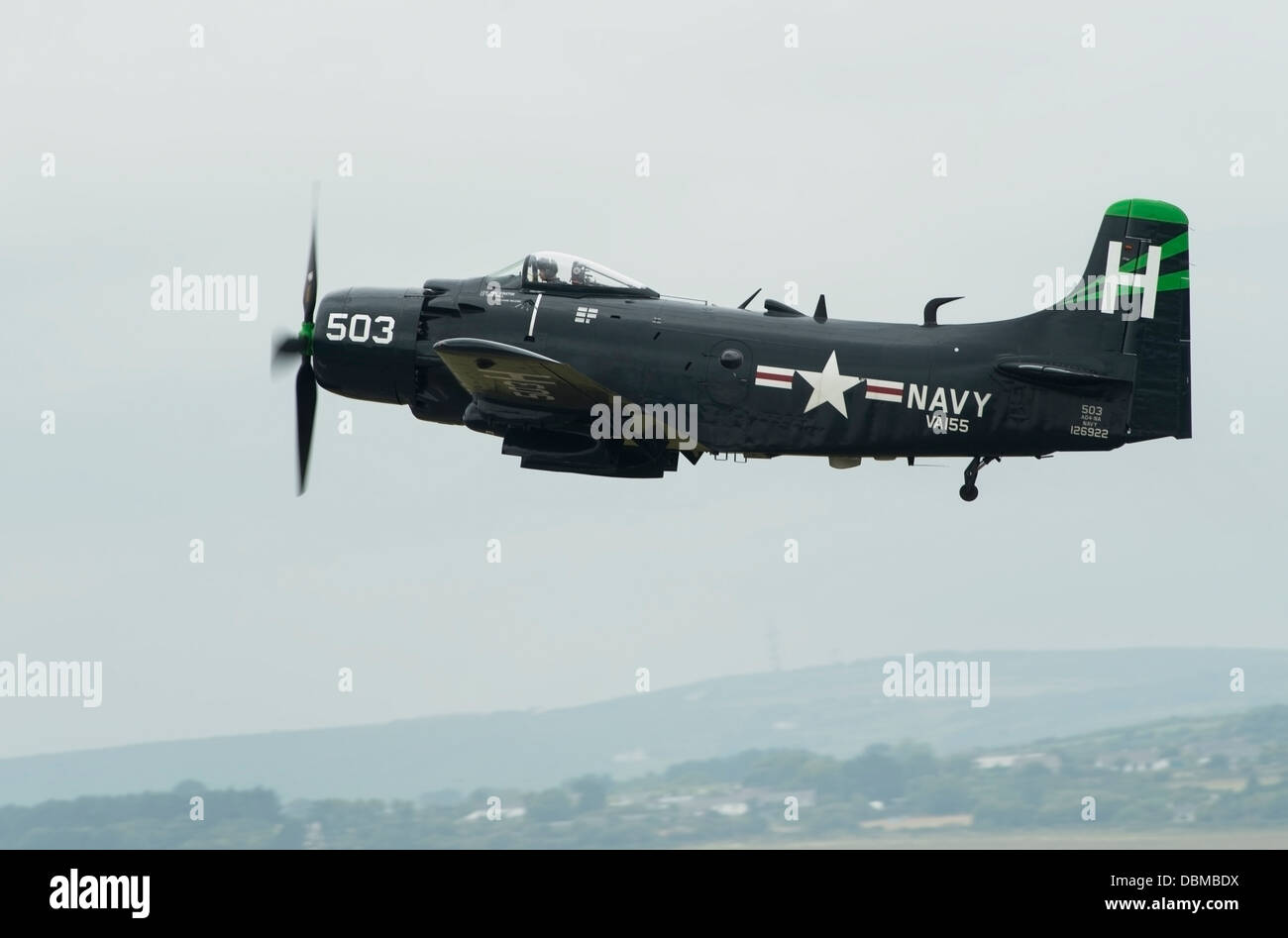 Douglas annuncio-4NA Skyraider nella marina degli Stati Uniti dei colori durante la visualizzazione di volo a RNAS Culdrose (c) Bob Sharples/Alamy Foto Stock