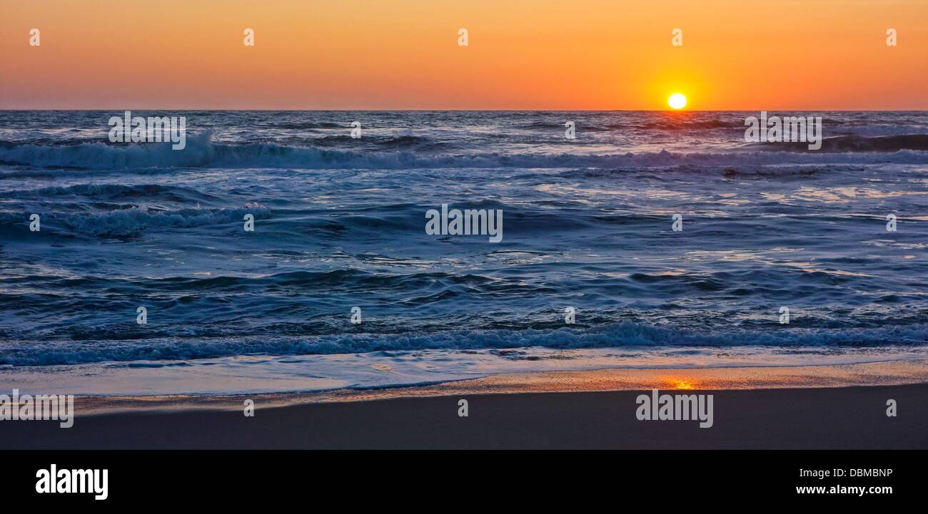 Il sole tramonta sulla costa ovest in Klittmoller, Danimarca, 16 luglio 2013. Foto: Patrick Pleul Foto Stock