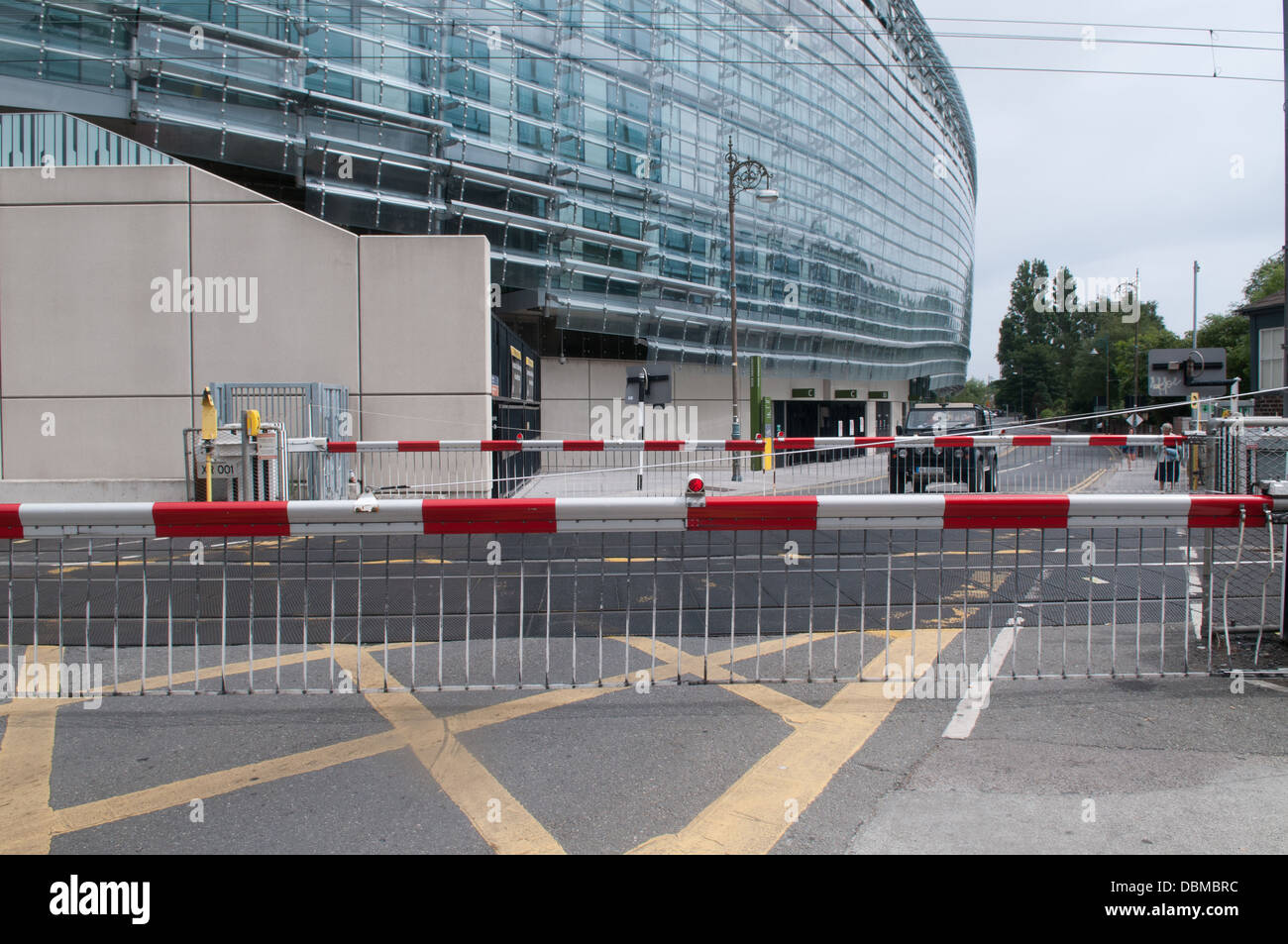 Treno dart a landsdowne road station vicino al aviva stadium, Dublino, Irlanda. Foto Stock