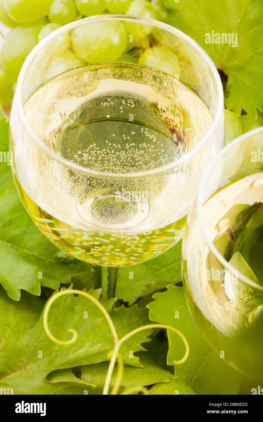 Le uve bianche bicchiere da vino macro closeup Foto Stock