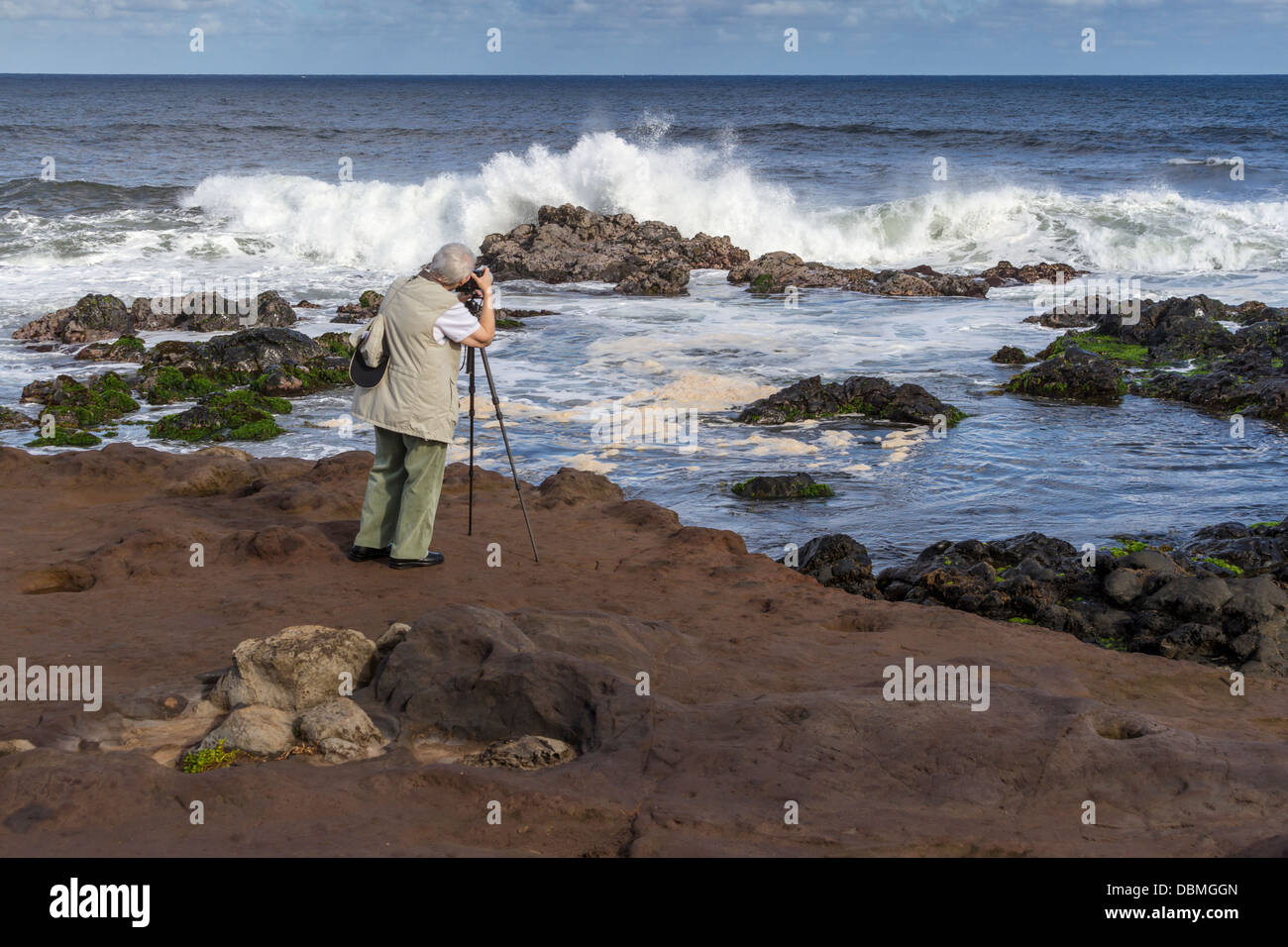 Fotografo all'ho`okipa Beach Park a Maui in Hawaii. Foto Stock
