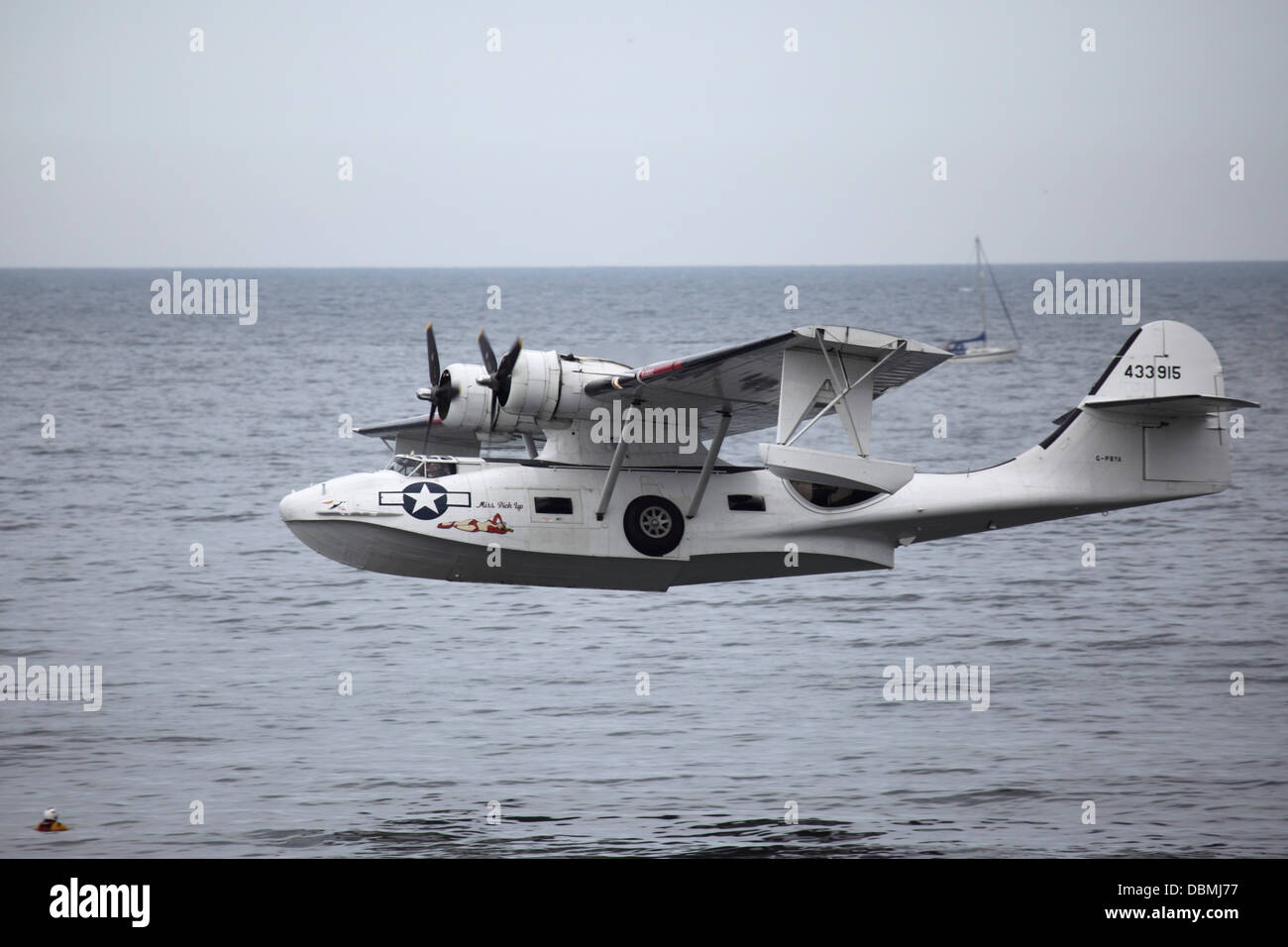 Un US Army Airforce Consolidated costruttiva PBY-5A Catalina battenti al 2013 Sunderland Airshow internazionale. Foto Stock