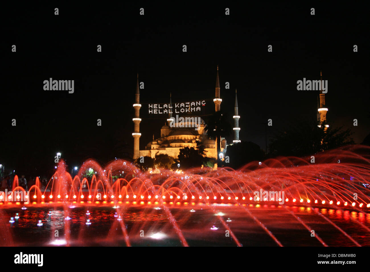 Storica Moschea Blu è stato preparato con le luci per il mese del Ramadan in Istanbul , Turchia Foto Stock