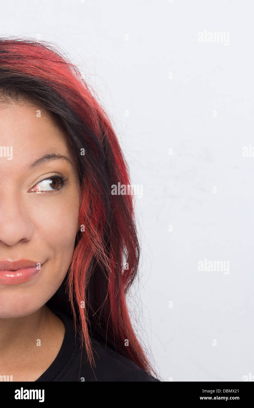 Etniche modello femminile che mostra l'espressione Foto Stock