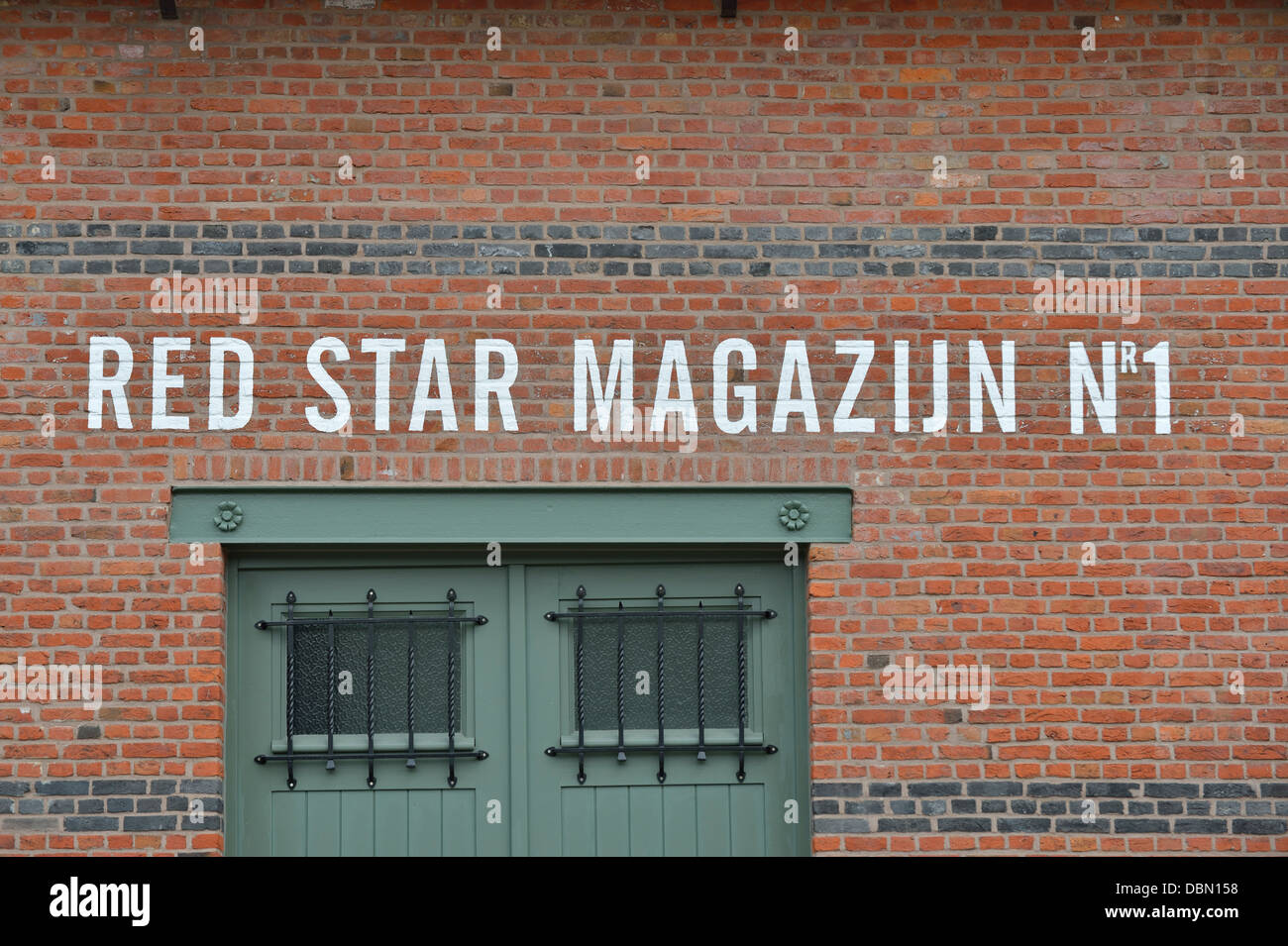 Stella Rossa Magazijn n. 1, uno dei magazzini in Kattendijk dock, Anversa, Belgio Foto Stock