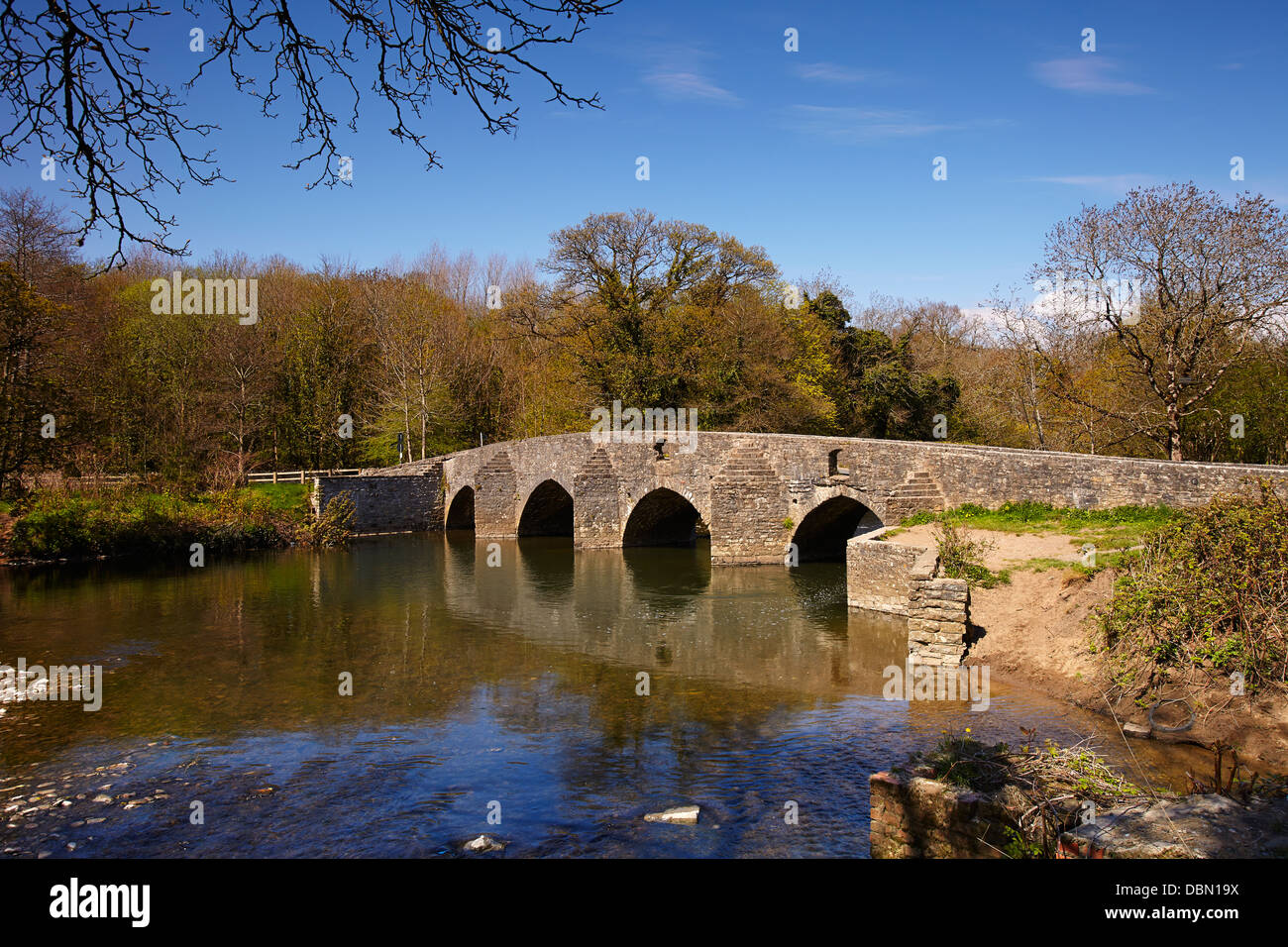 Ponte di immersione, oltre il fiume Ogmore, Merthyr Mawr, South Wales, Regno Unito Foto Stock