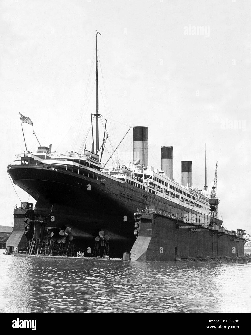 Southampton RMS Majestic nel bacino galleggiante probabilmente 1932 Foto Stock