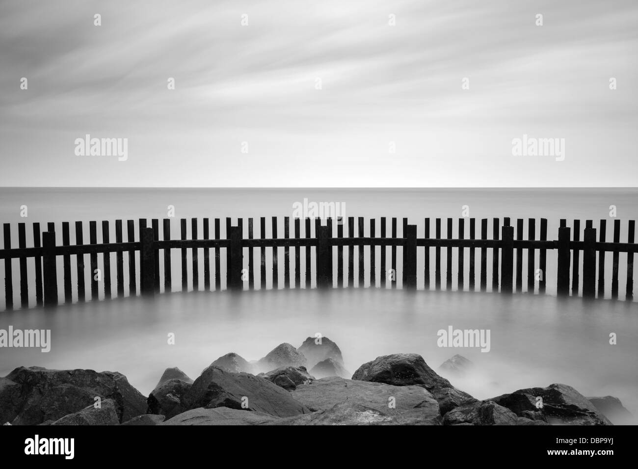 Le difese del mare Walberswick, recinzione, simmetria scena pacifica, seascape. Foto Stock