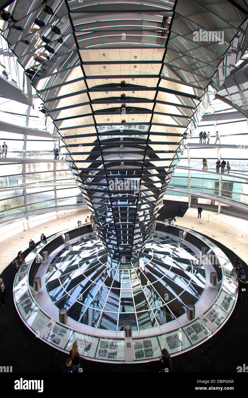 Cupola del Reichstag di Berlino, Germania, Europa Foto Stock