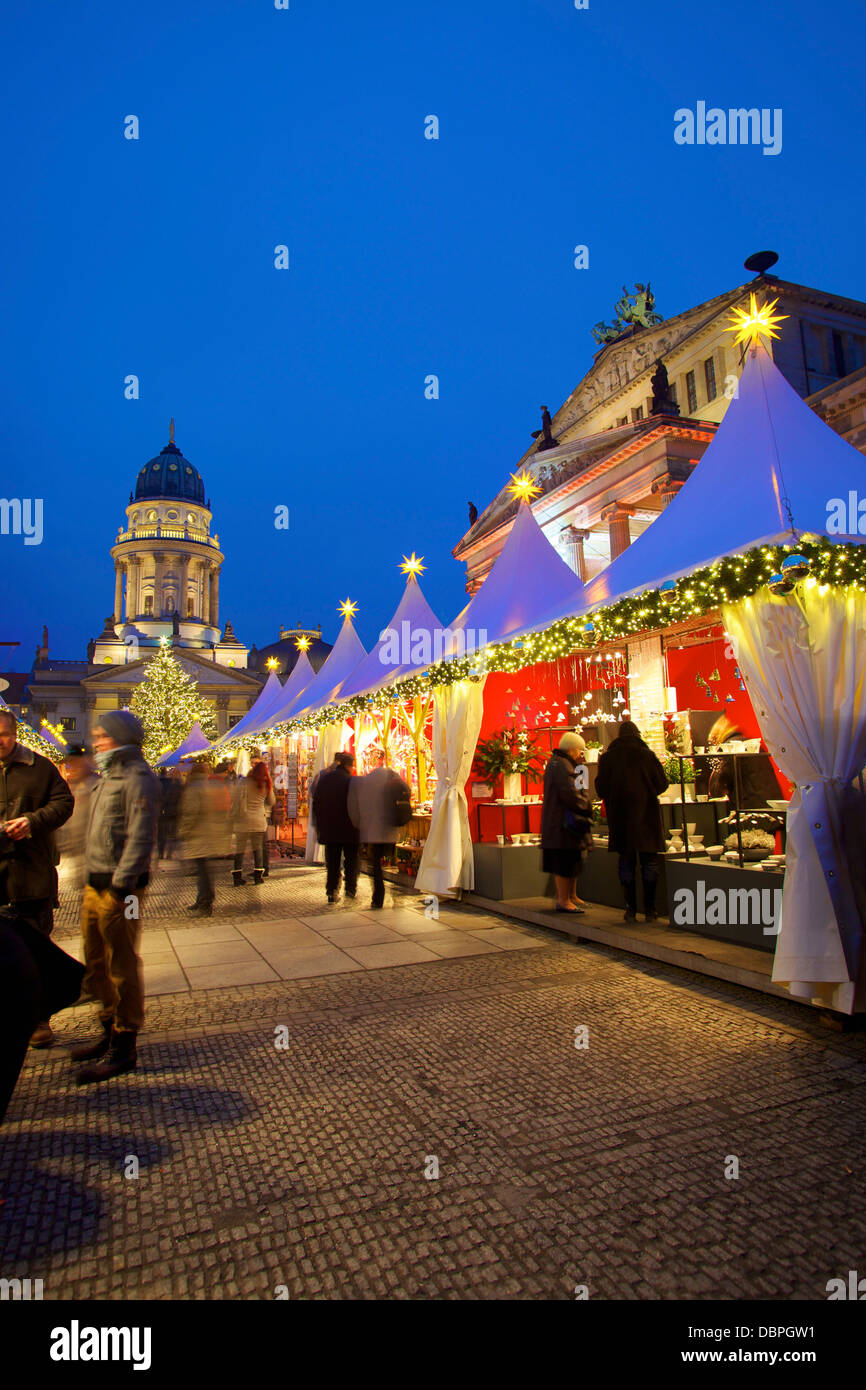 Mercatini di Natale, Cattedrale tedesca, Gendarmenmarkt Berlin, Germania, Europa Foto Stock