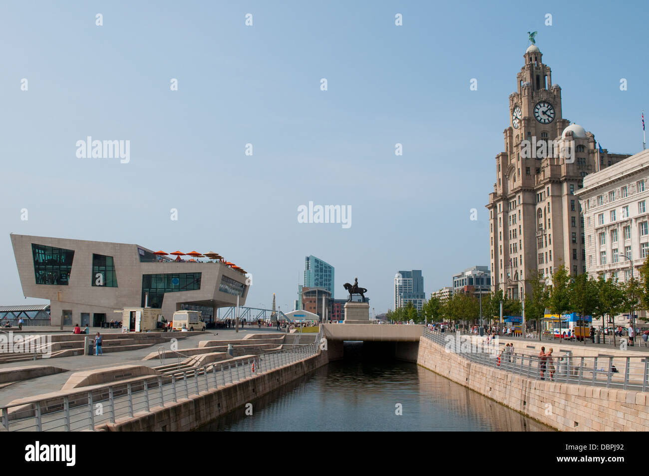 Liverpool Canal Link e Mersey Ferry Building, Pier Head, Liverpool, Regno Unito Foto Stock