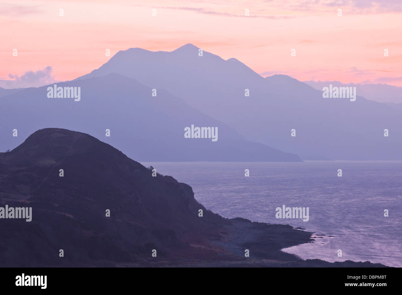 Il suono di Sleat durante il sunrise dall'Isola di Skye, Ebridi Interne, Scotland, Regno Unito, Europa Foto Stock