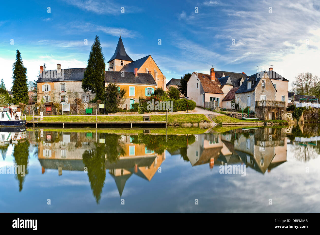 Il villaggio di Malicorne-sur-Sarthe, Sarthe, Pays de la Loire, in Francia, in Europa Foto Stock