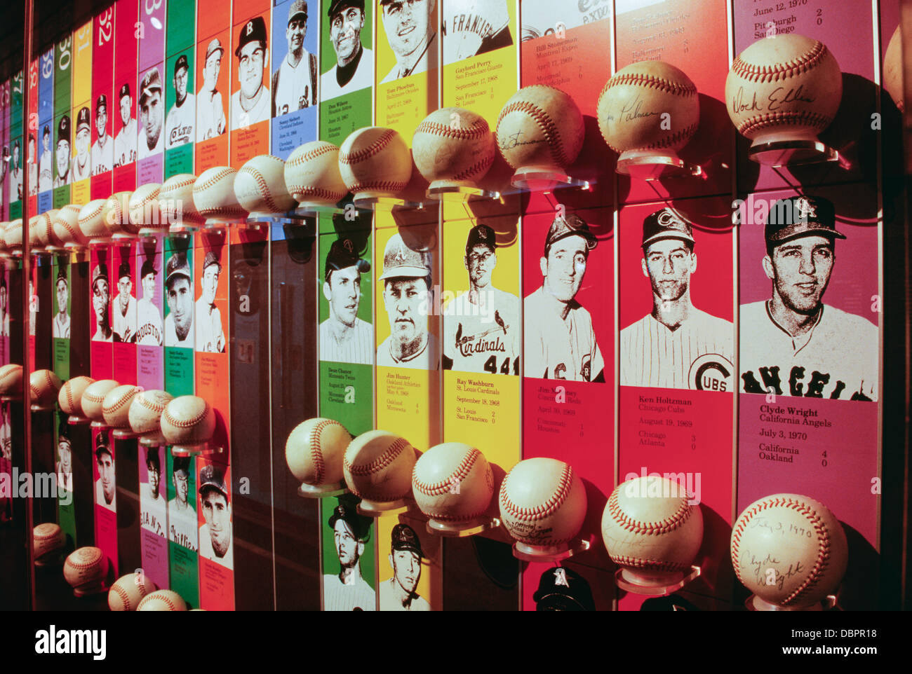 National Baseball Hall of Fame, no hit giochi, brocche e Baseballs presentano, Cooperstown, NY Foto Stock