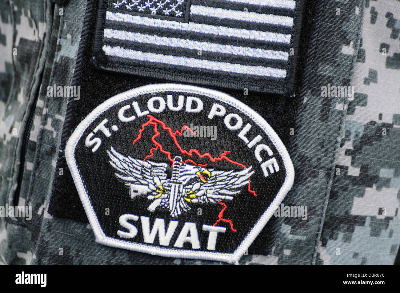 Ballykinlar, Irlanda del Nord. 2 agosto 2013 - Badge di St. Cloud, Minnesota, polizia SWAT team Credit: stephen Barnes/Alamy Live News Foto Stock