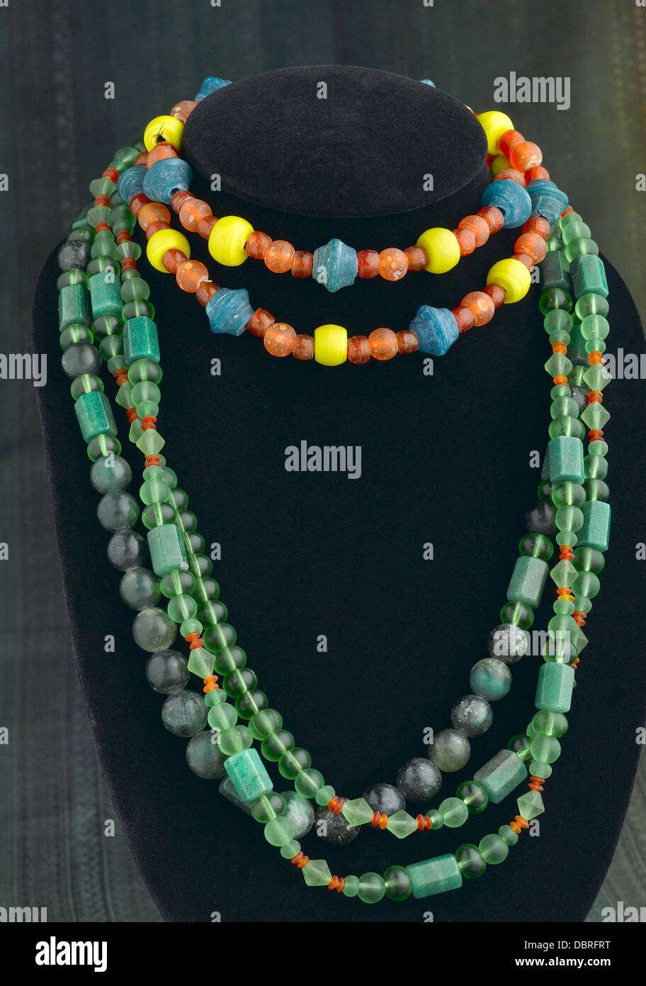 Colorate collane di perle Foto Stock