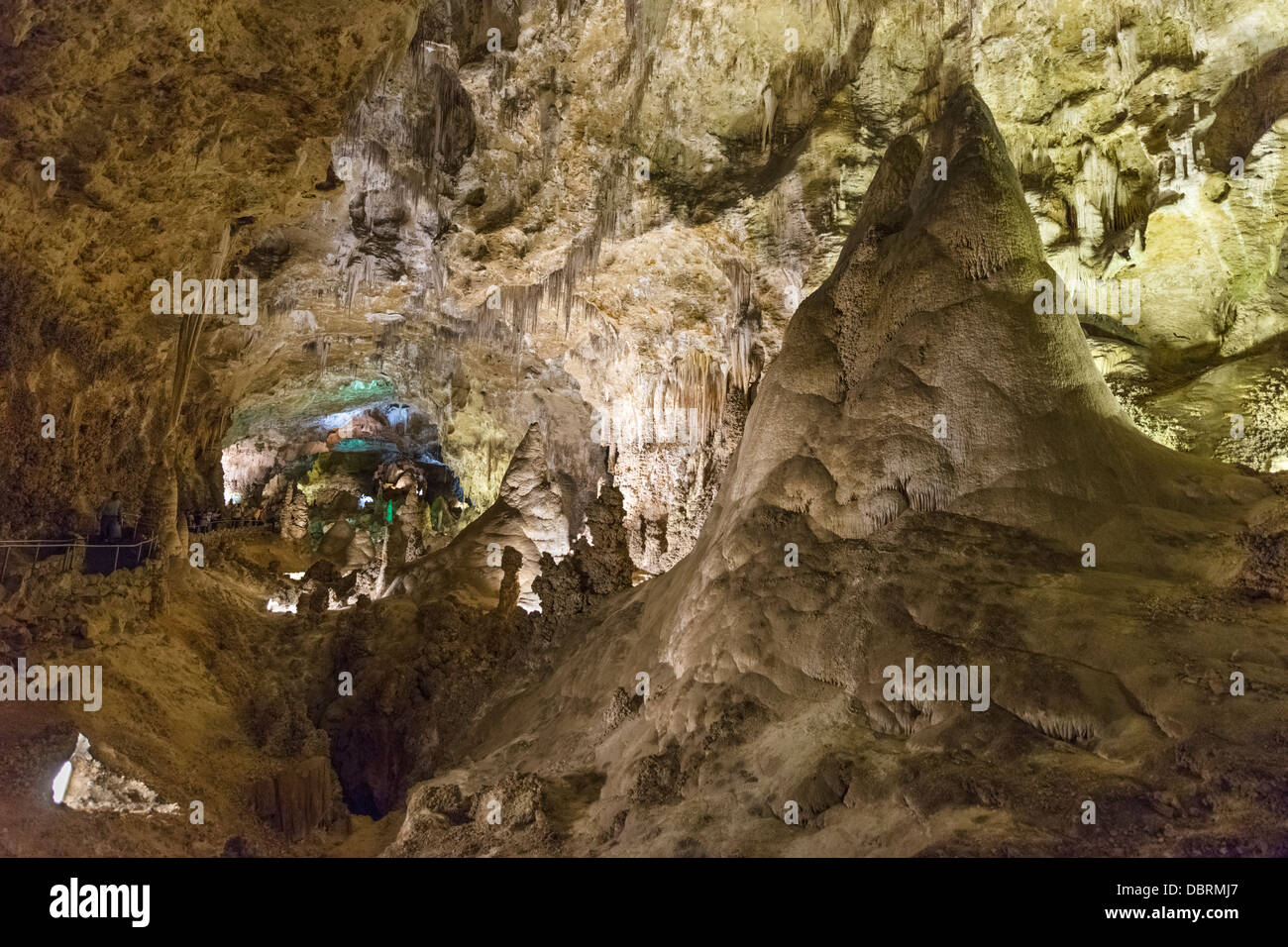 La grande sala in una caverna nel Parco nazionale di Carlsbad Cavern, Nuovo Messico, STATI UNITI D'AMERICA Foto Stock