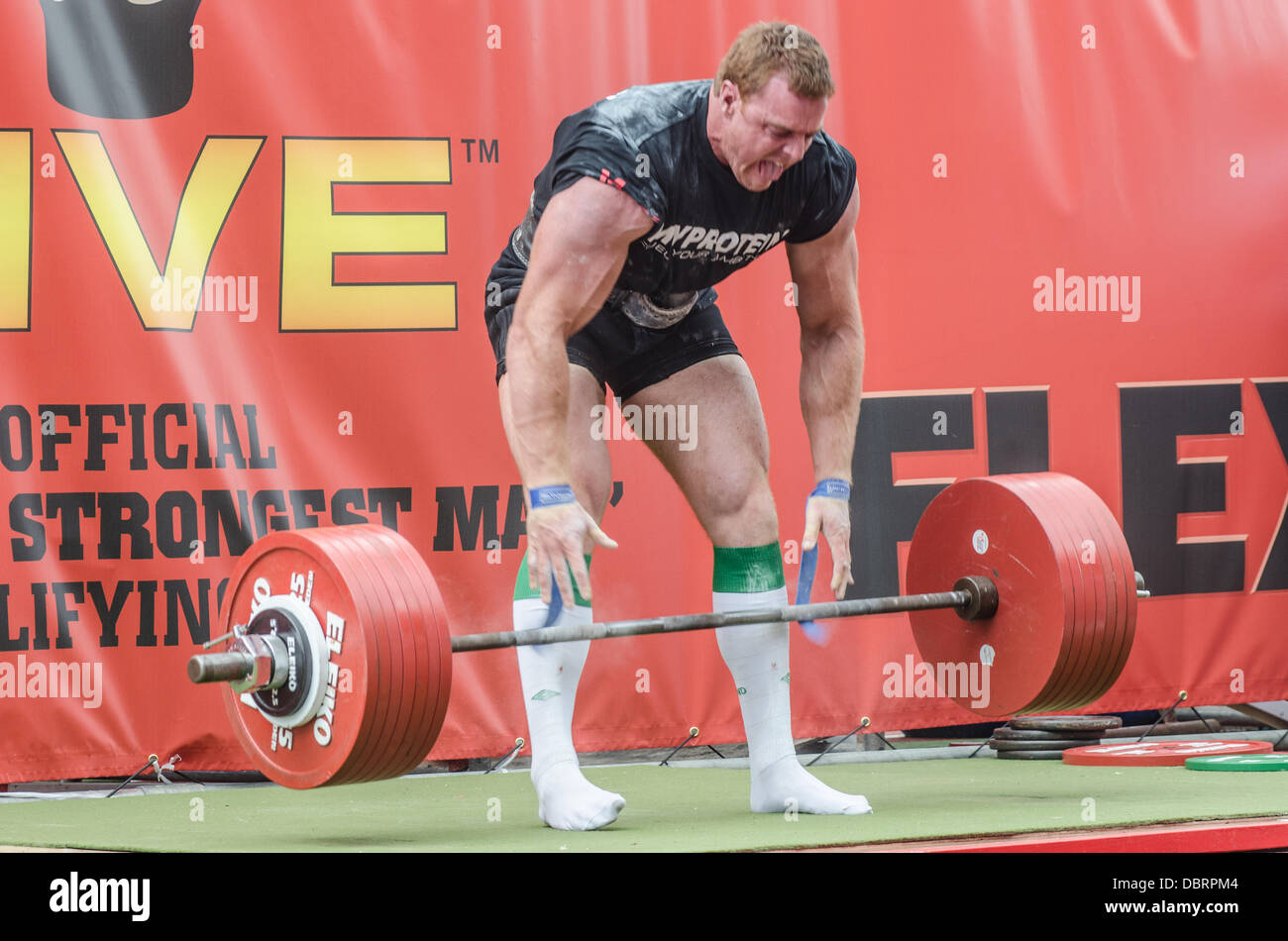 Gateshead, Regno Unito. Il 3 agosto 2013. Giants Live British Open World Championship 'più forte del mondo l'uomo " Tour di qualifica a Gateshead International Stadium. I concorrenti incluso Laurence Shahlaei, Terry Hollands, Simon Johnson. James Fennelly, Mark Felix, Lloyd Renals, Eddie Hall, Graham Hicks, Jerry Pritchett, Robert Oberst, Luca "l'Highland Oak Stoltman e Ovynd Rein. Credito: Thomas Jackson/Alamy Live News Foto Stock