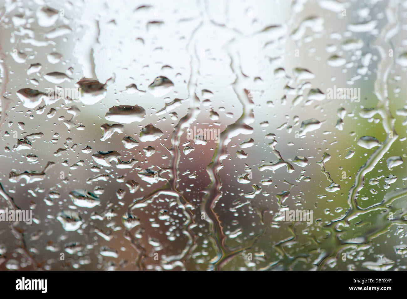 Acqua sulla finestra delle gocce di pioggia Foto Stock