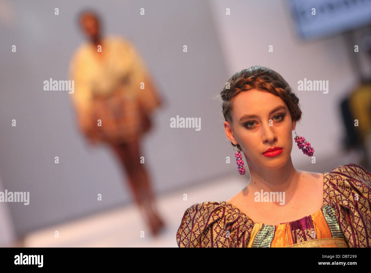 AFWL 13 Sabato 18.30 Sfilata di moda dotate di aracnide creazioni. David credito Mbiyu/Alamy Live News Foto Stock