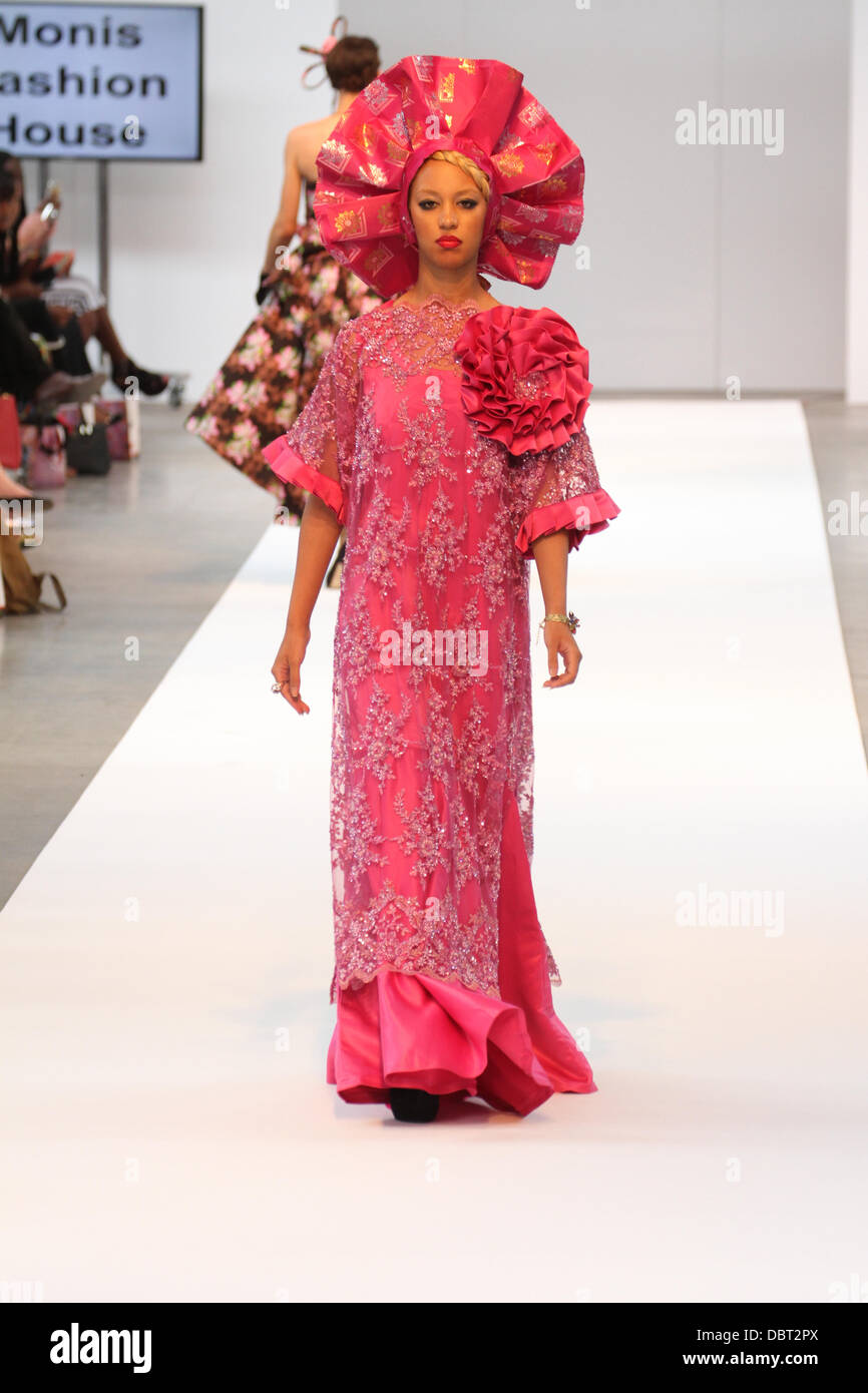 AFWL 13 Sabato ore 14.30 Sfilata di moda con Monis casa di moda. David credito Mbiyu/Alamy Live News Foto Stock