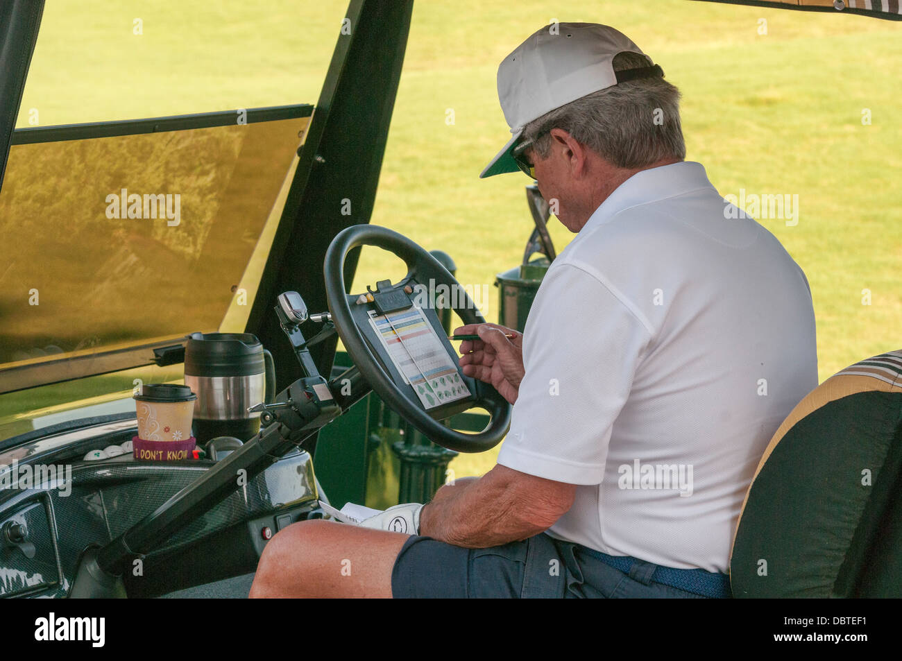 Un golfista tenere il punteggio a Mallory Hill Country Club nei villaggi, Florida US Foto Stock