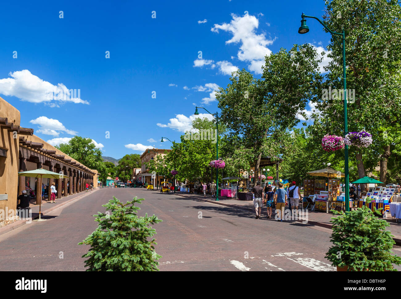 La storica di Santa Fe Plaza nel centro cittadino di Santa Fe, New Mexico, NEGLI STATI UNITI Foto Stock