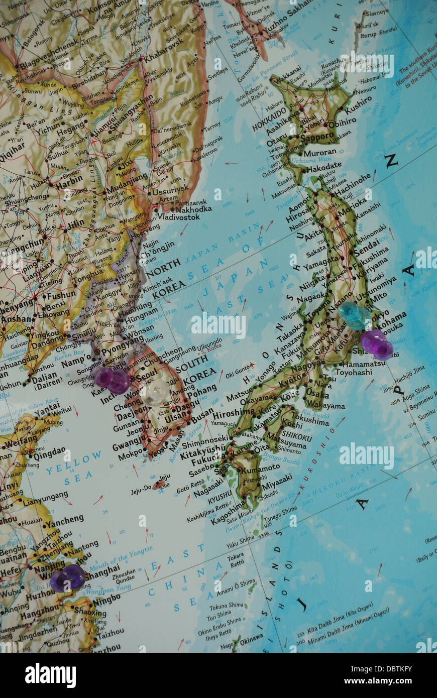 Una mappa di Asia con marcatura thumbtacks luoghi in Corea, in Giappone e in Cina, Foto Stock