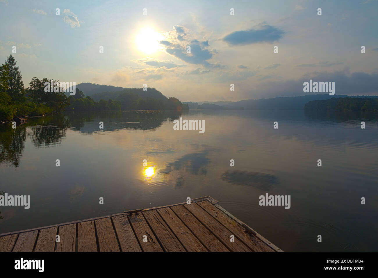 Vista da dock a Melton Collina Lago, Oak Ridge, Tennessee Foto Stock